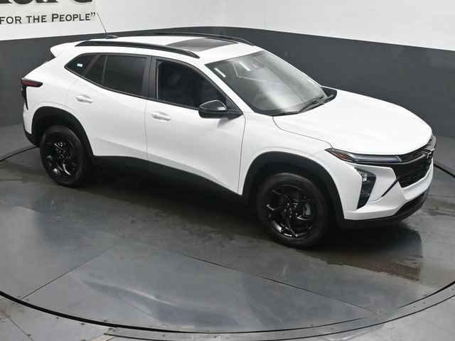 New 2026 Chevrolet Trax LT w/ Sunroof Package FWD image 16
