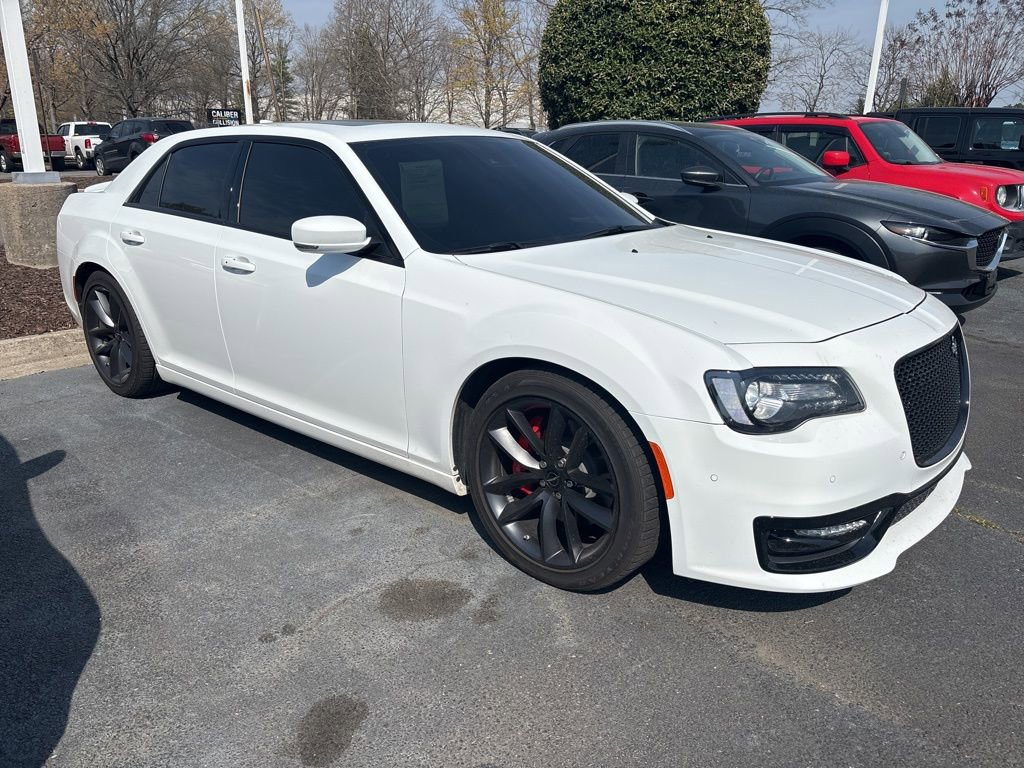 Used 2023 Chrysler 300 C image 1