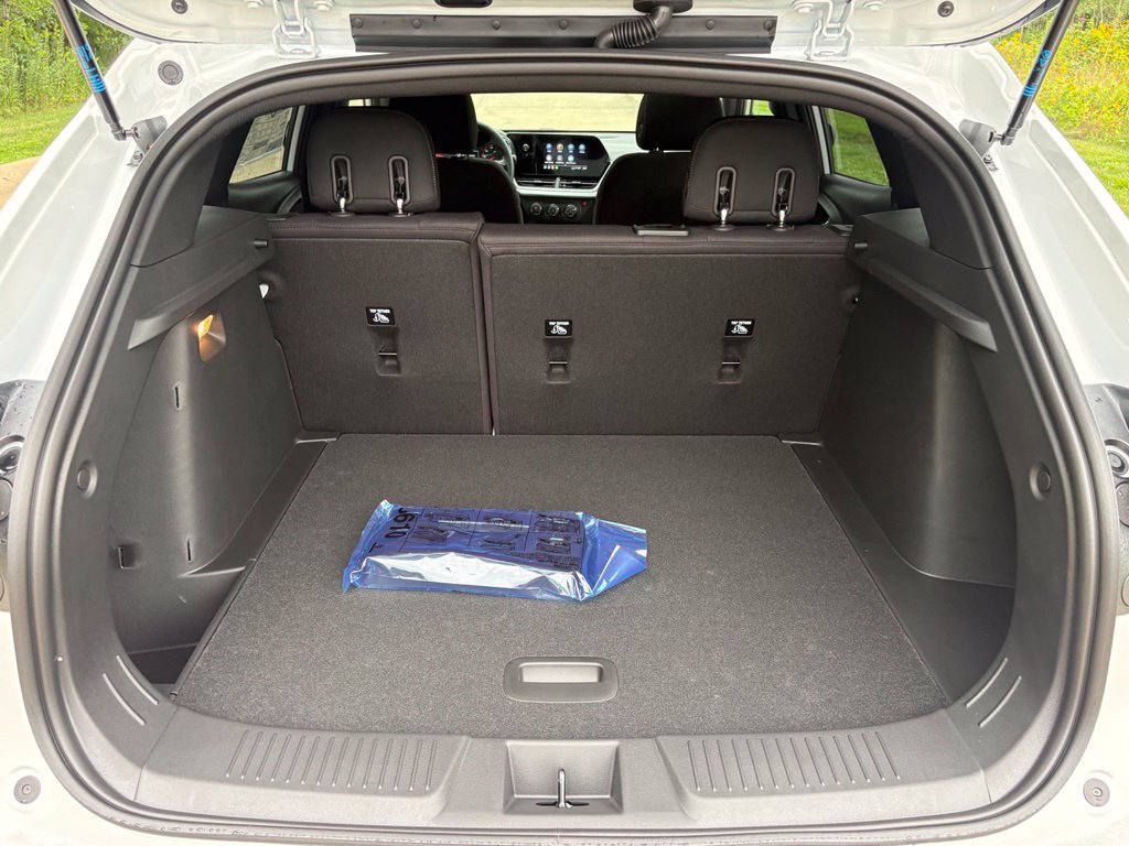 New 2026 Chevrolet Trax RS w/ Sunroof Package FWD image 42