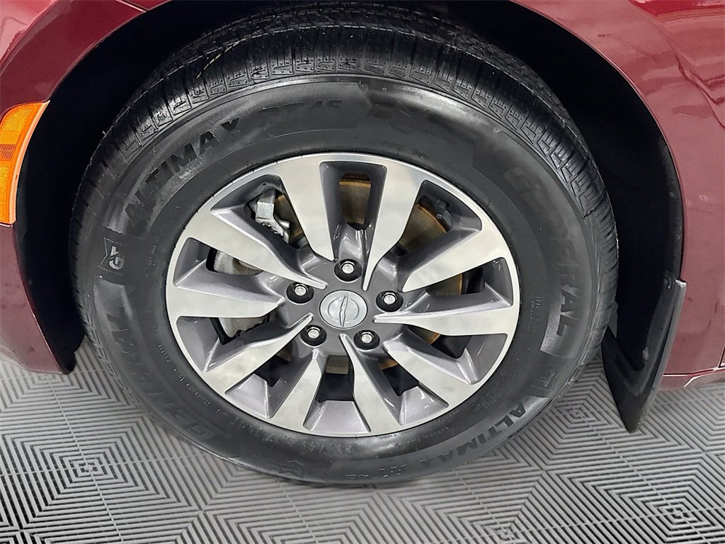 Used 2019 Chrysler Pacifica Touring-L Plus image 32