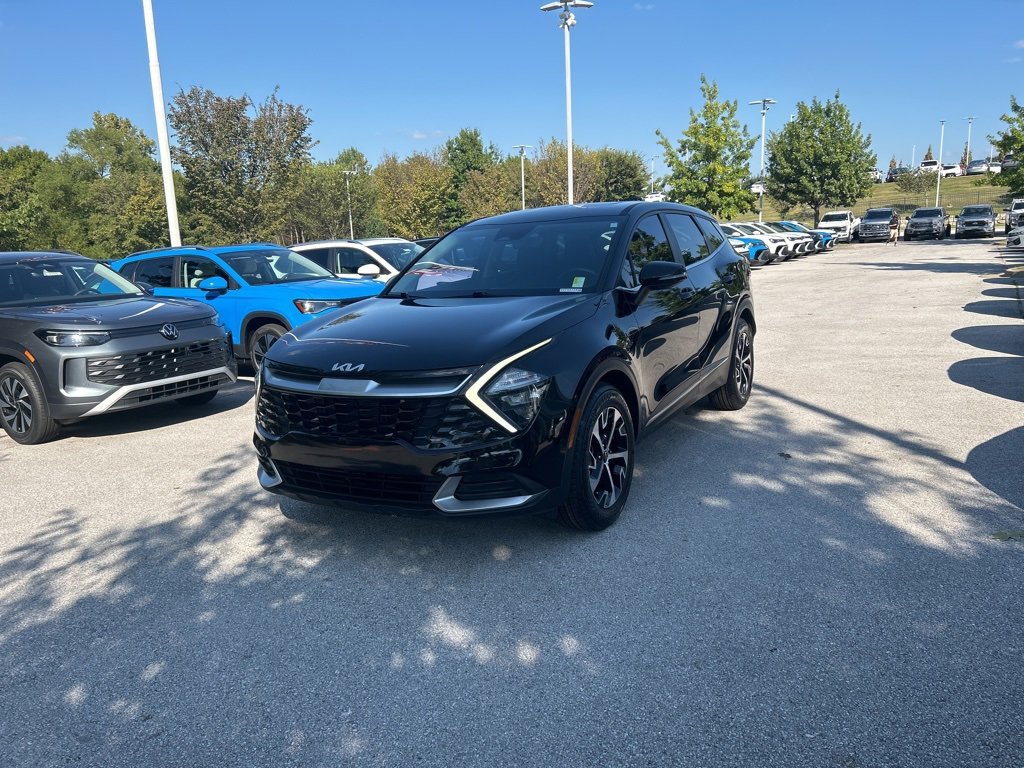 Used 2023 Kia Sportage EX image 3