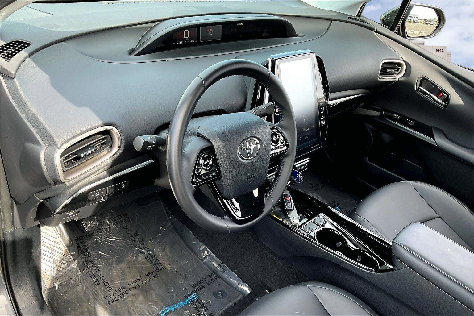 Used 2022 Toyota Prius Prime XLE image 12