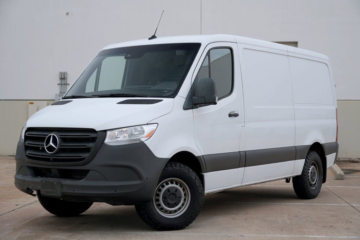 Used 2022 Mercedes-Benz Sprinter 1500 image 2