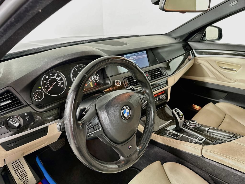 Used 2011 BMW 550i xDrive Sedan AWD/4WD image 10