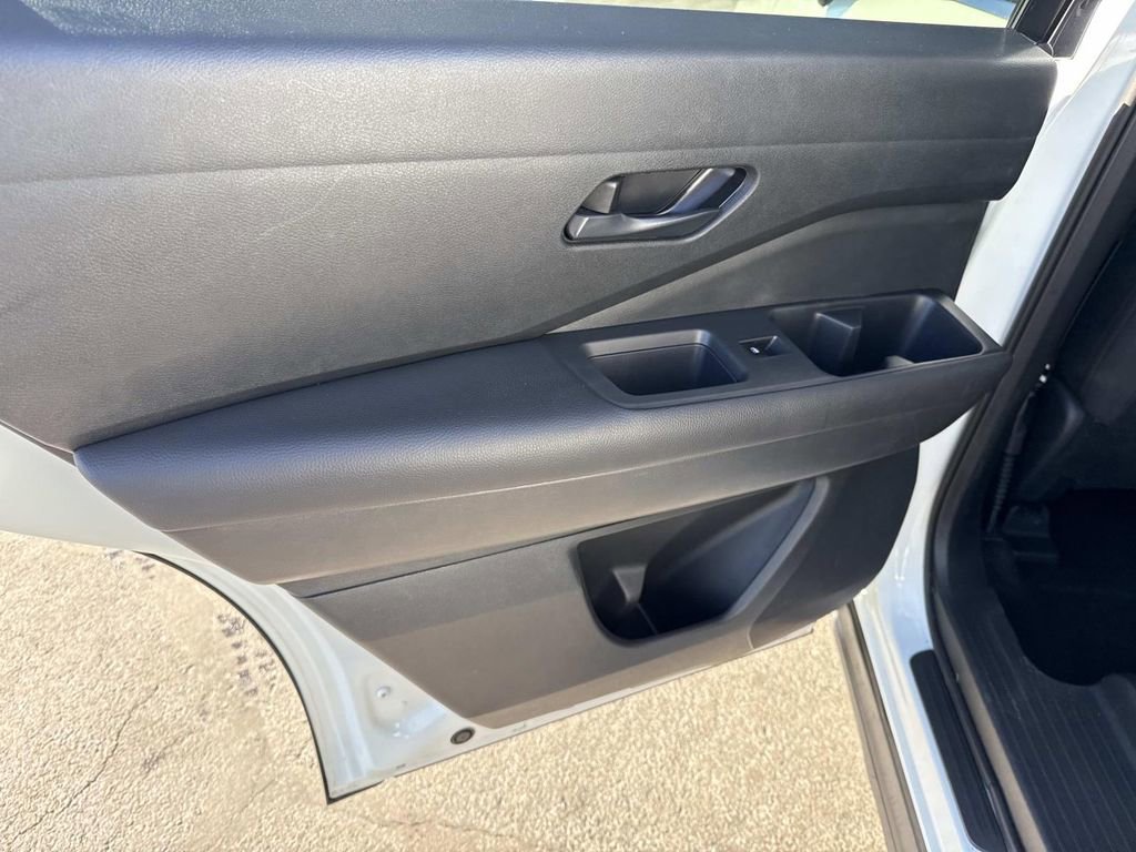 Used 2024 Nissan Pathfinder S image 15