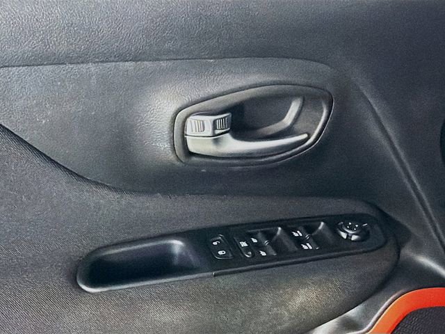 Used 2020 Jeep Renegade Latitude FWD image 21