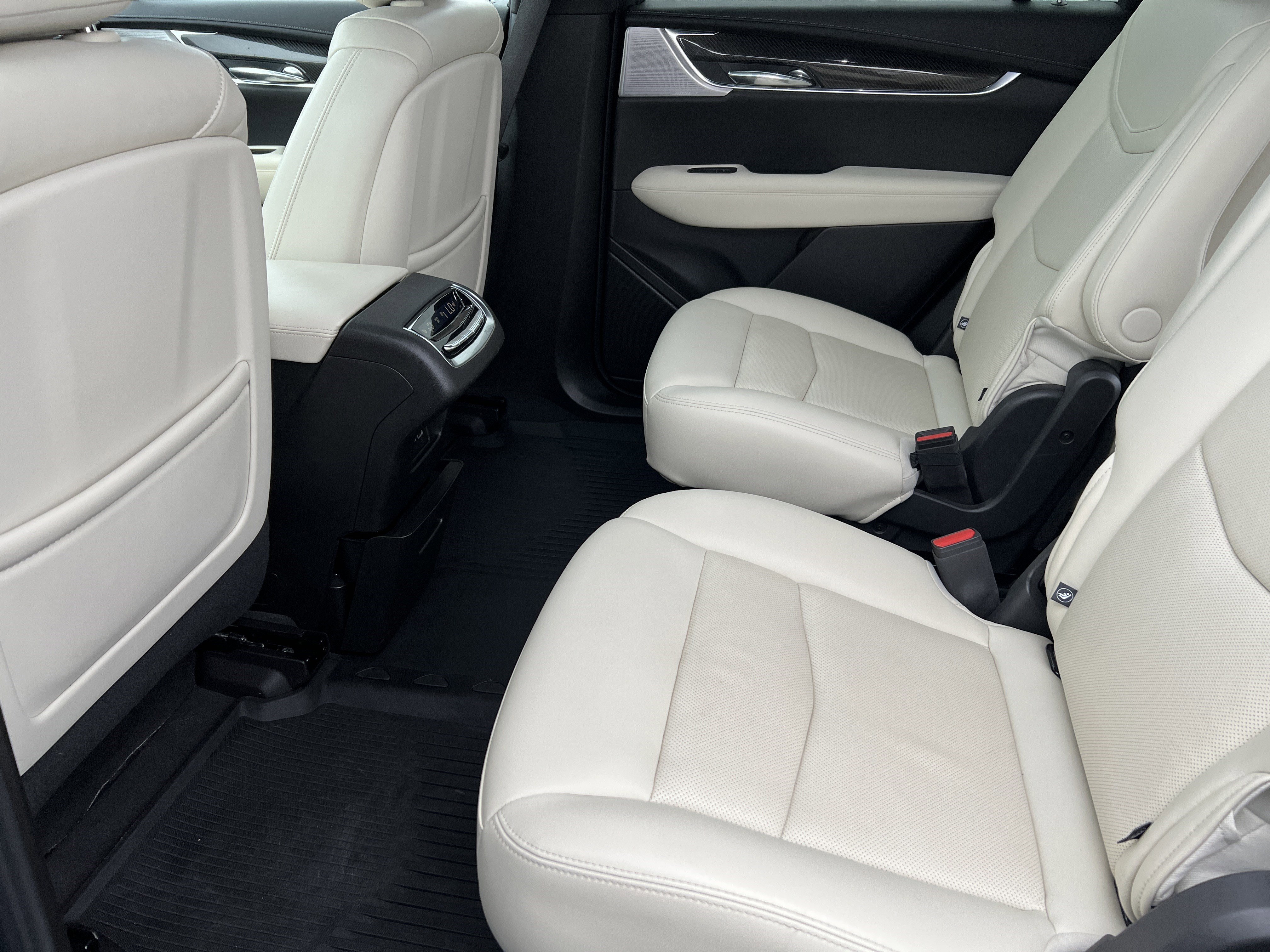 Used 2023 Cadillac XT6 Sport w/ Technology Package image 18