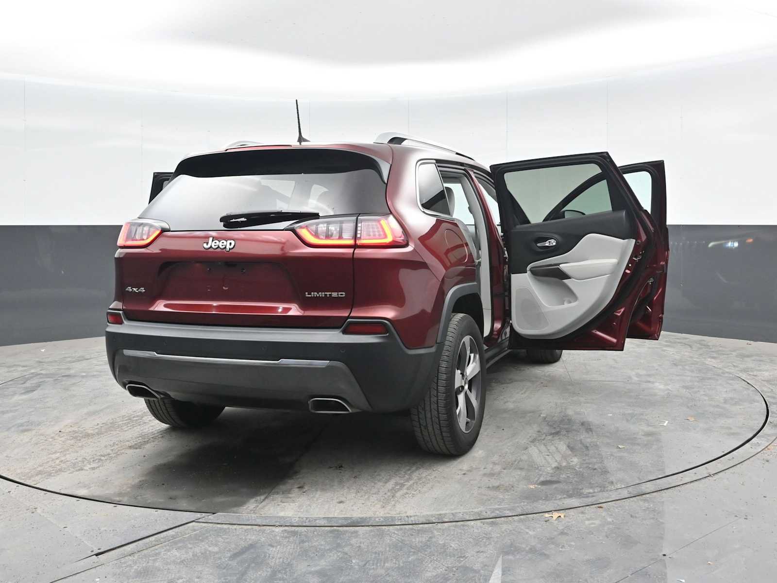 Used 2019 Jeep Cherokee Limited AWD/4WD image 37