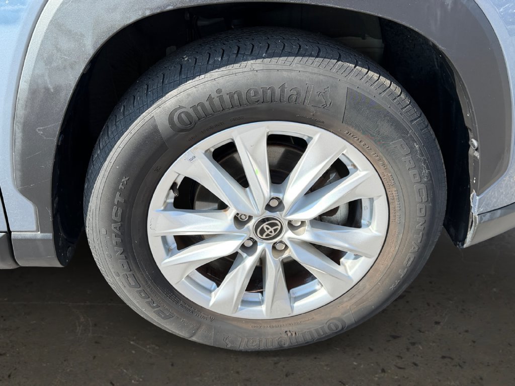 Used 2022 Toyota Corolla Cross LE w/ Moonroof Package AWD/4WD image 25