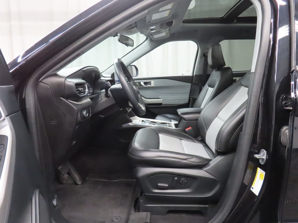 Used 2024 Ford Explorer XLT w/ XLT Sport Appearance Package AWD/4WD image 9