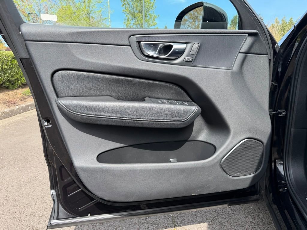Used 2018 Volvo XC60 T5 Momentum AWD/4WD image 12
