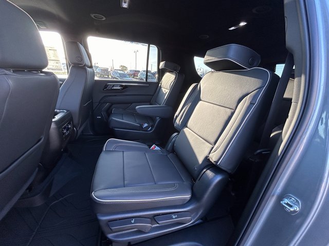 New 2025 Chevrolet Suburban Premier image 7