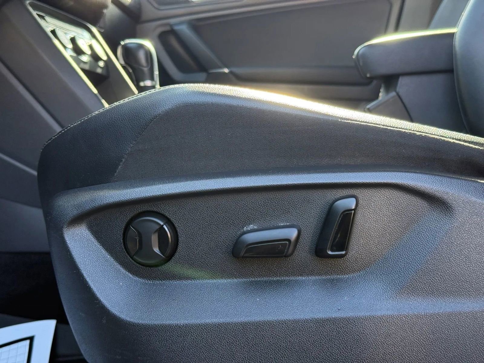 Used 2018 Volkswagen Tiguan SE image 22