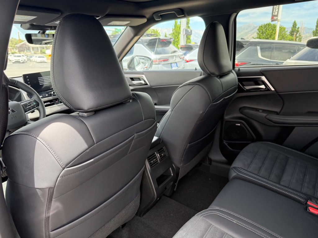 New 2026 Mitsubishi Outlander AWD image 21