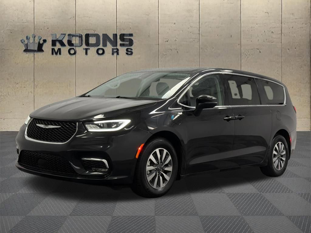 Used 2023 Chrysler Pacifica Touring-L