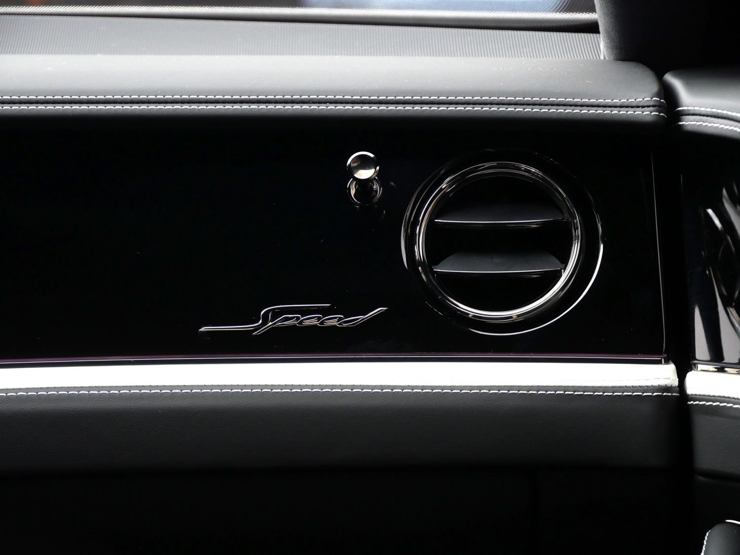Used 2025 Bentley Flying Spur Plug-In Hybrid AWD/4WD image 27