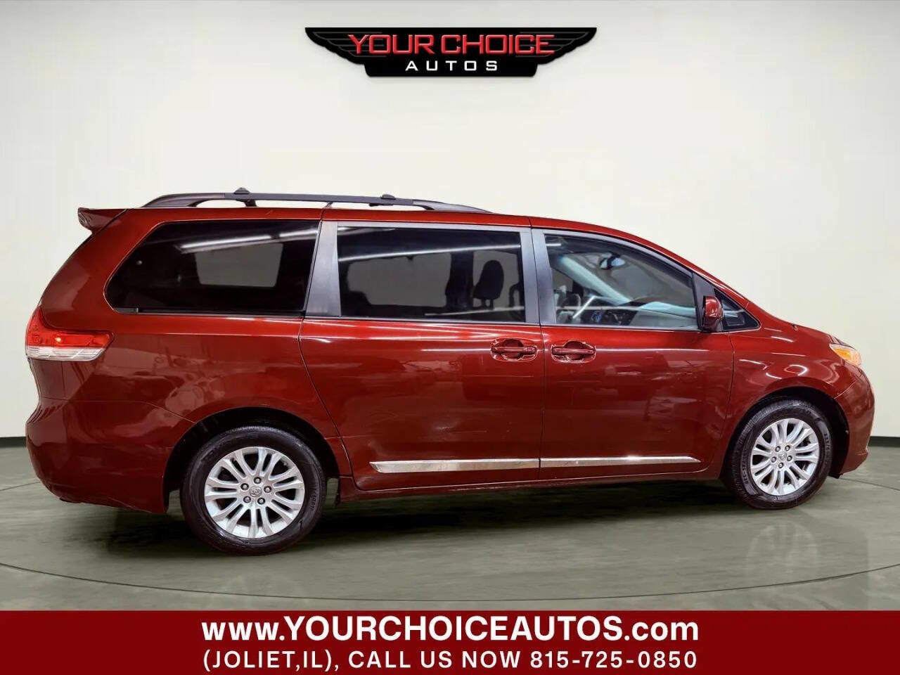Used 2013 Toyota Sienna XLE image 7