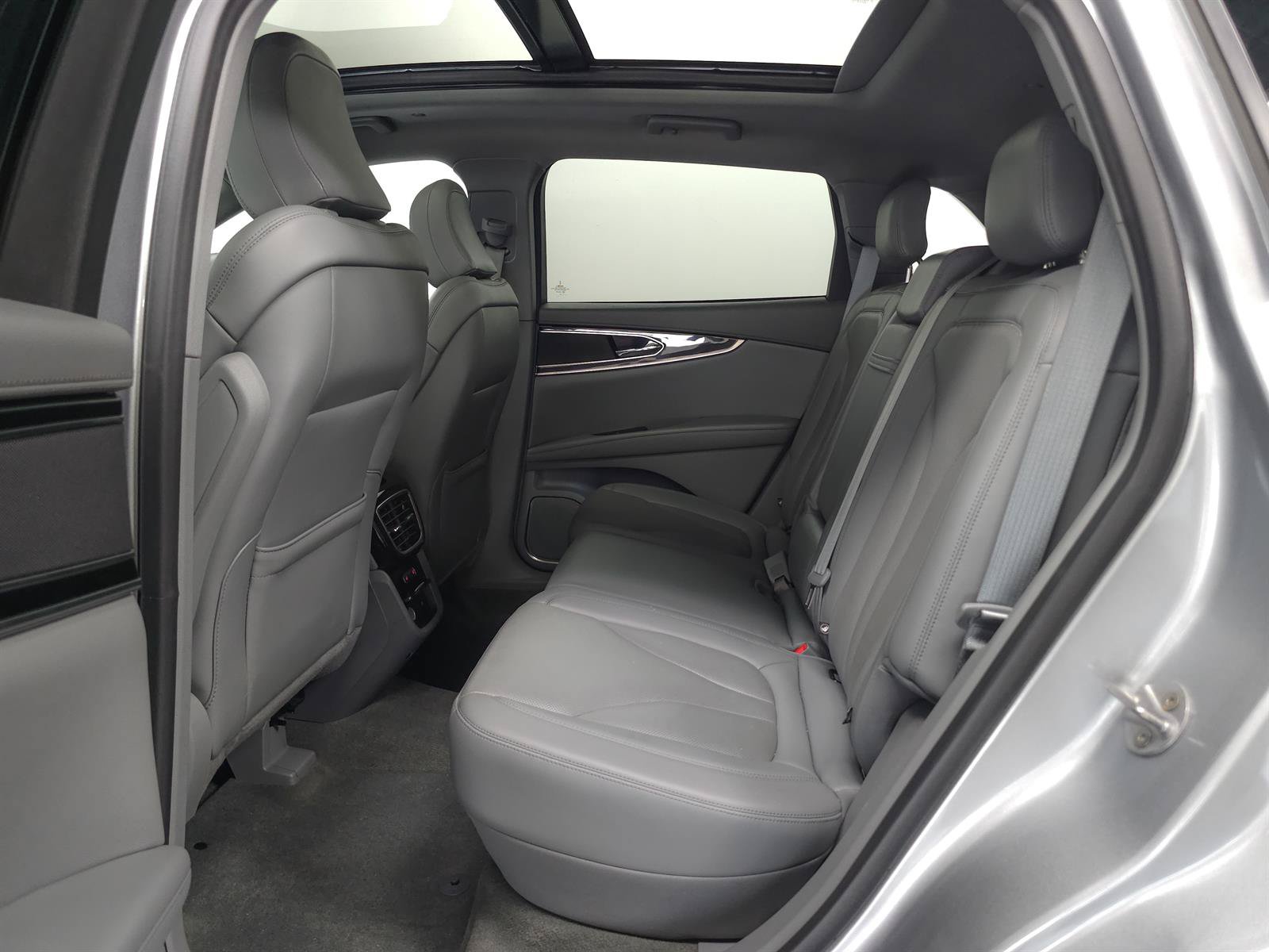 Used 2023 Lincoln Nautilus Reserve AWD/4WD image 5
