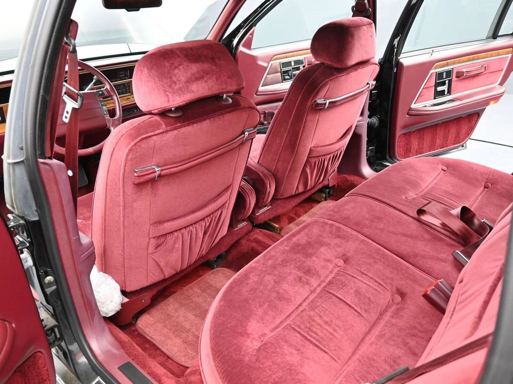 Used 1990 Lincoln Continental Signature image 22