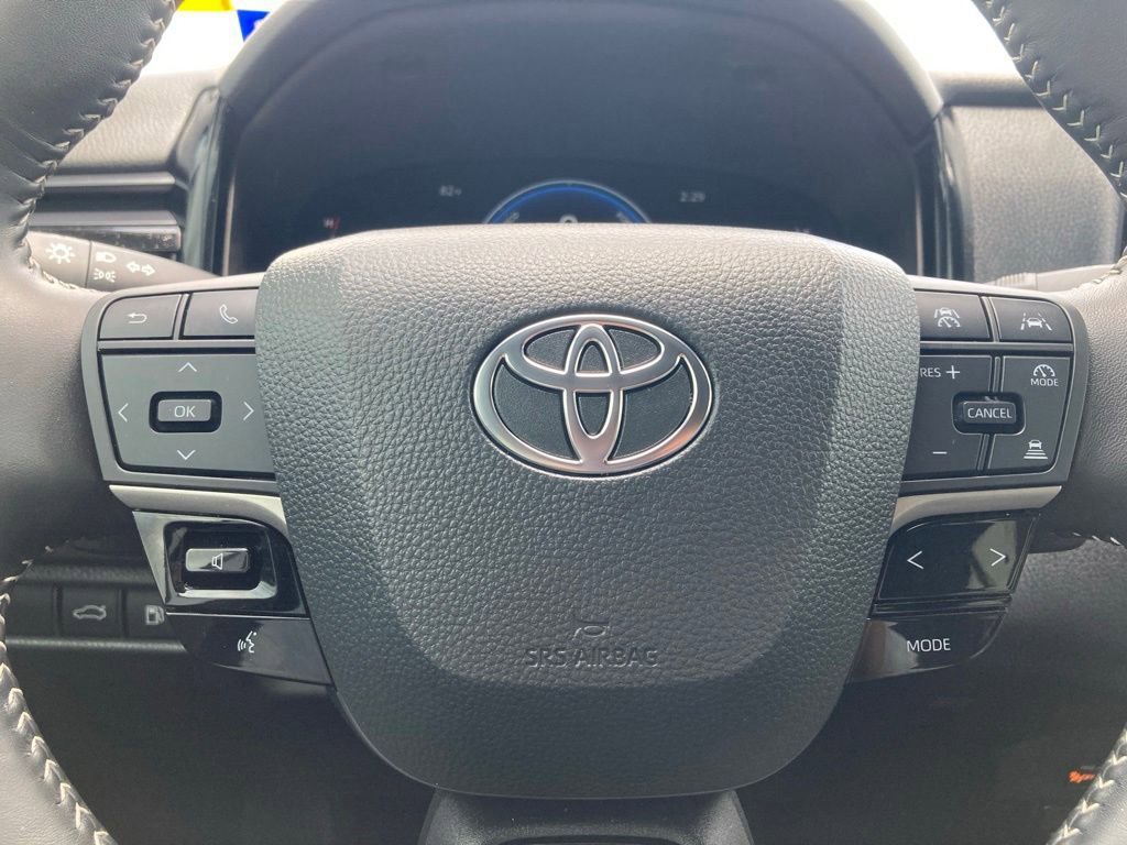 Used 2025 Toyota Camry SE w/ Convenience Package FWD image 19
