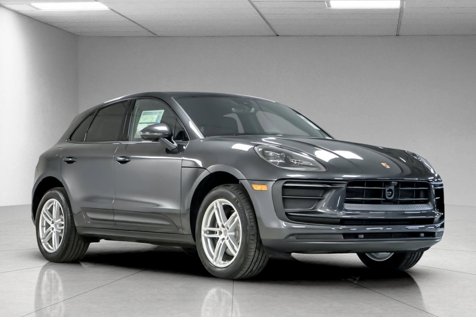 Certified 2025 Porsche Macan image 10