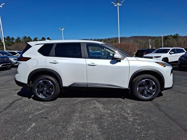 Used 2024 Nissan Rogue SV AWD/4WD image 9