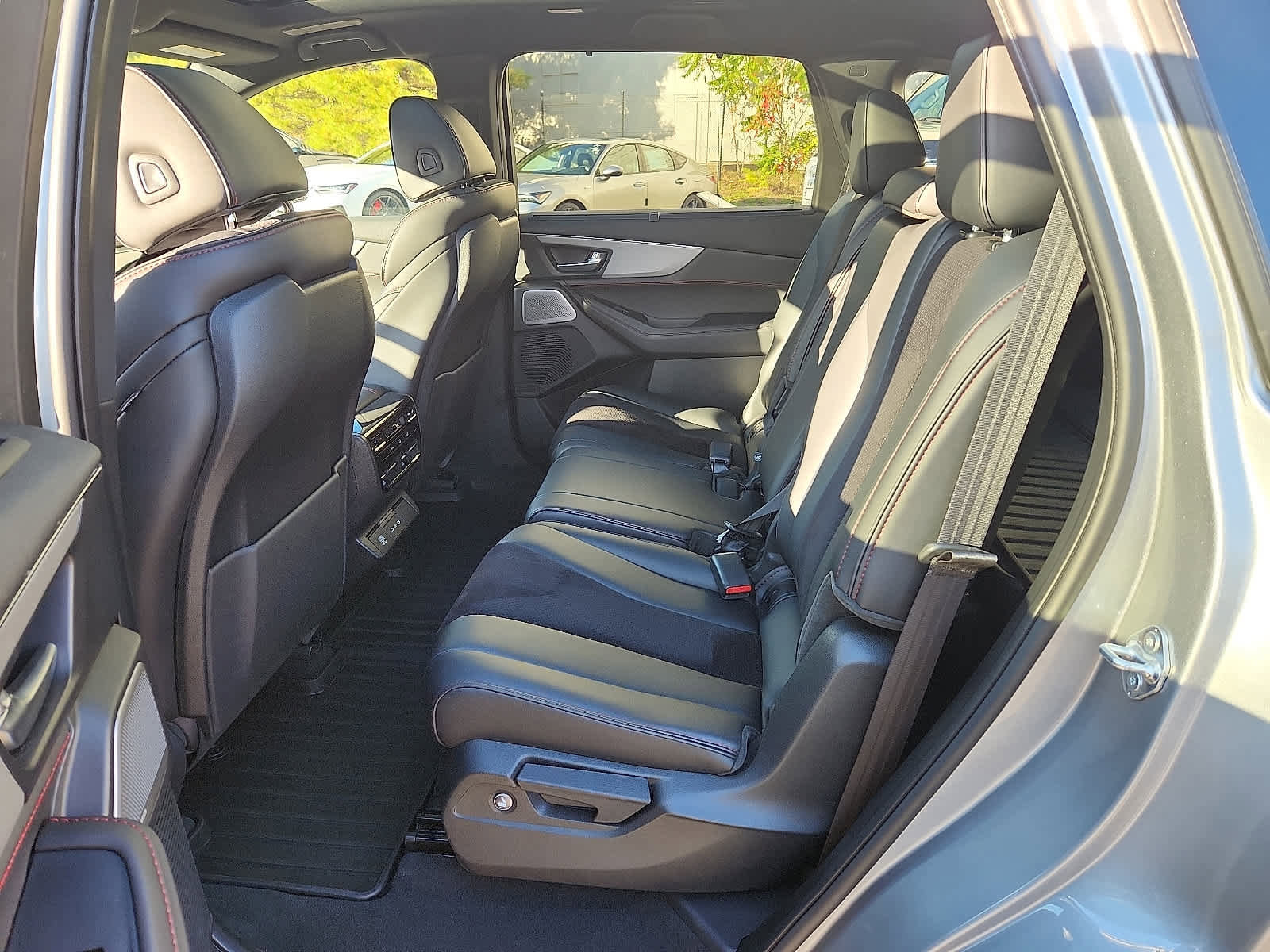 Used 2025 Acura MDX A-Spec image 11
