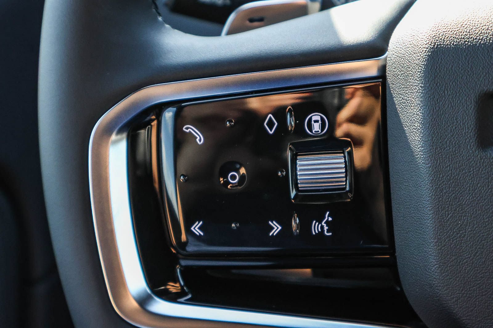 New 2026 Land Rover Discovery Sport Landmark AWD/4WD image 34