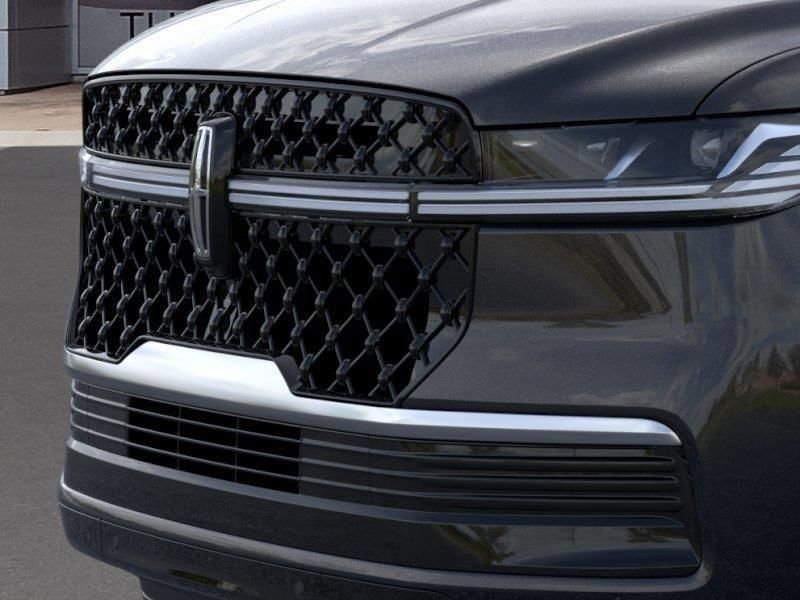 New 2026 Lincoln Navigator Reserve w/ Jet Appearance Package AWD/4WD image 17