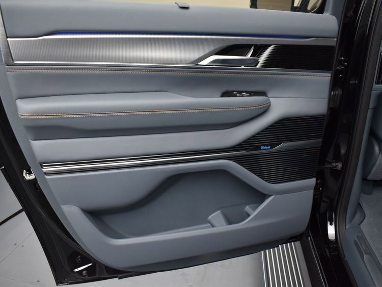 Used 2023 Jeep Grand Wagoneer L Series II w/ Premium Group II image 14