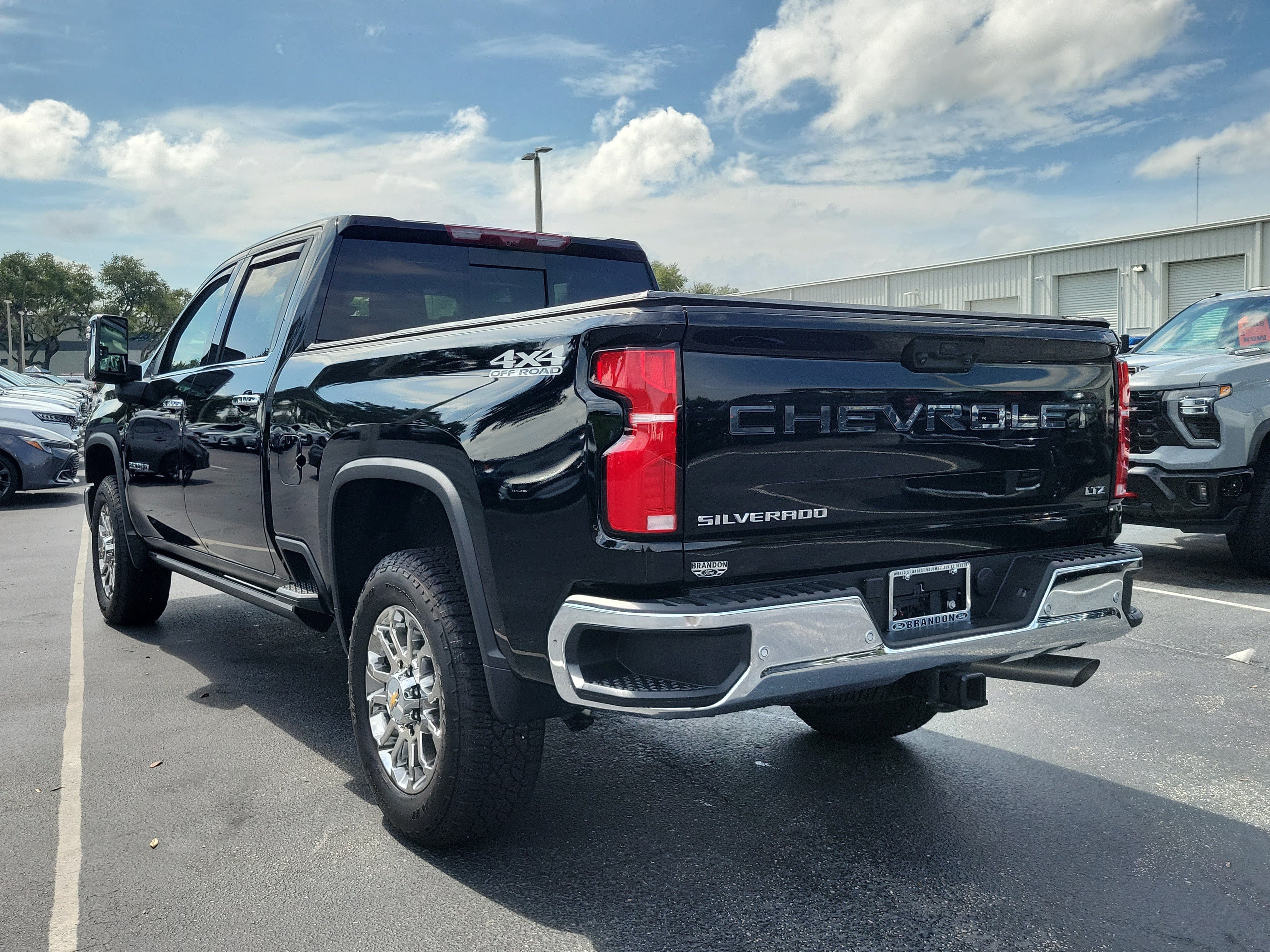 Used 2026 Chevrolet Silverado 2500 LTZ w/ LTZ Premium Package AWD/4WD image 7