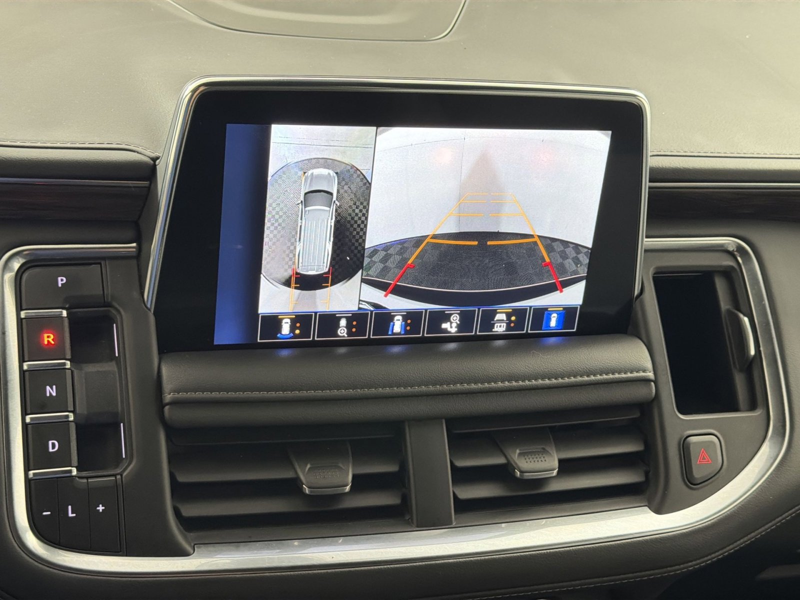 Used 2022 Chevrolet Tahoe Z71 w/ Luxury Package image 19