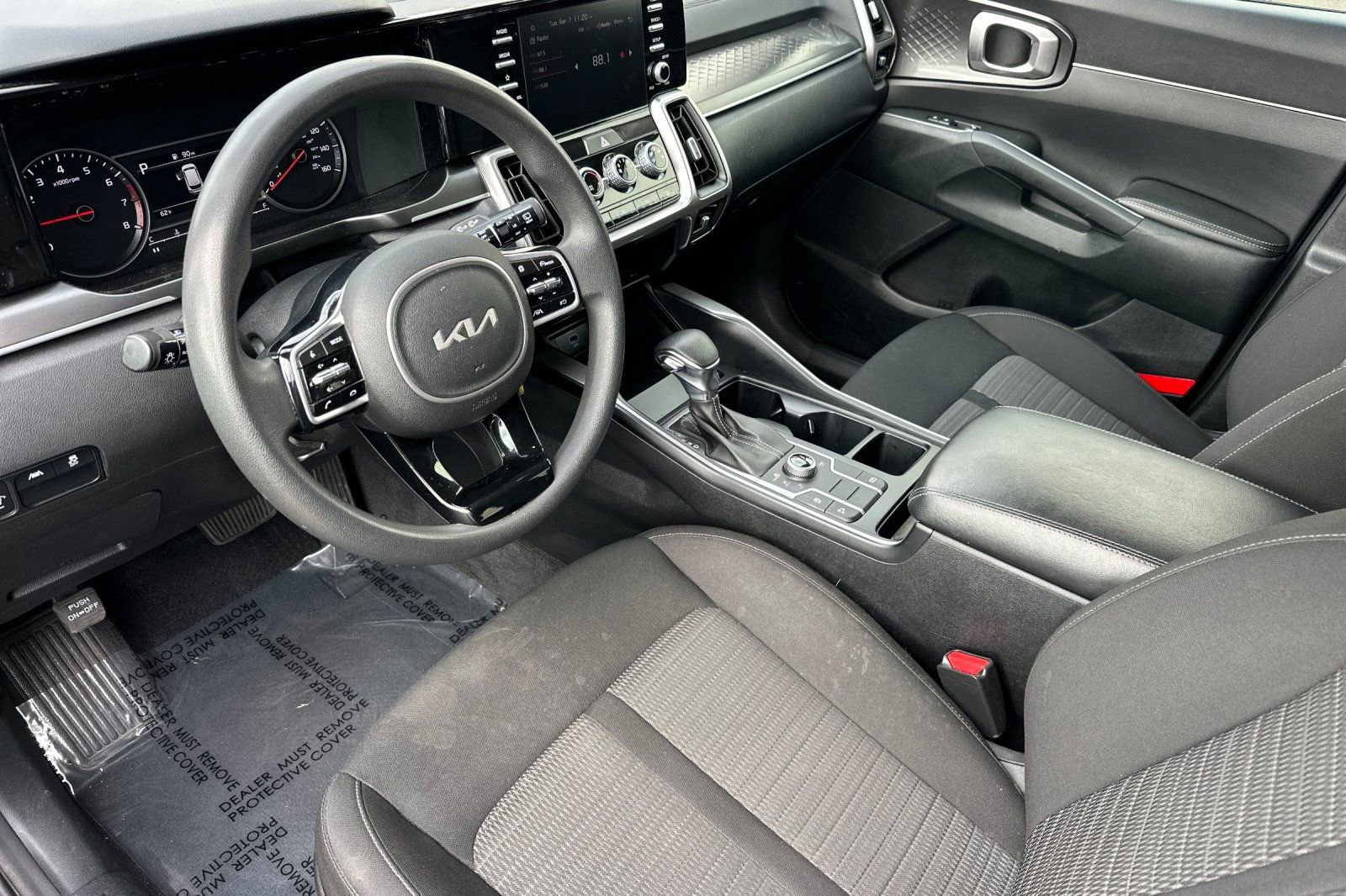 Used 2022 Kia Sorento LX image 11