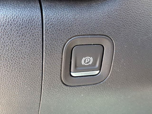 Used 2023 Chevrolet Silverado 1500 Custom AWD/4WD image 19
