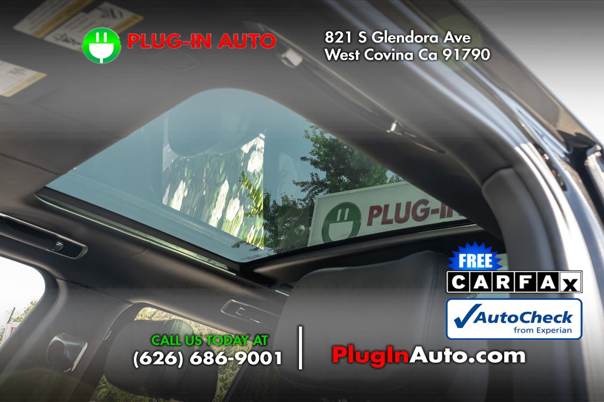 Used 2025 Land Rover Range Rover SV image 10