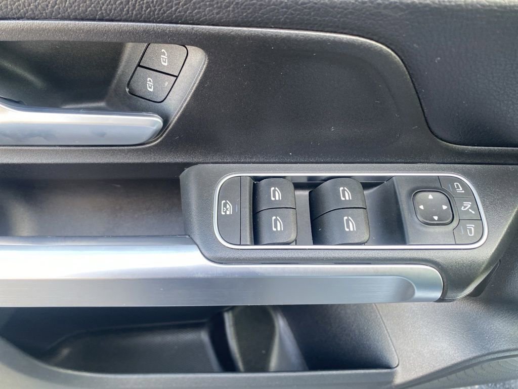 Used 2023 Mercedes-Benz GLB 250 GLB 250 image 12