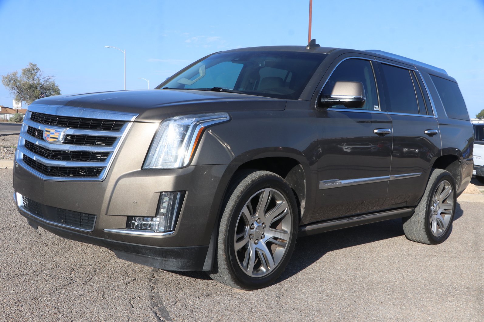 Used 2015 Cadillac Escalade Premium AWD/4WD image 3