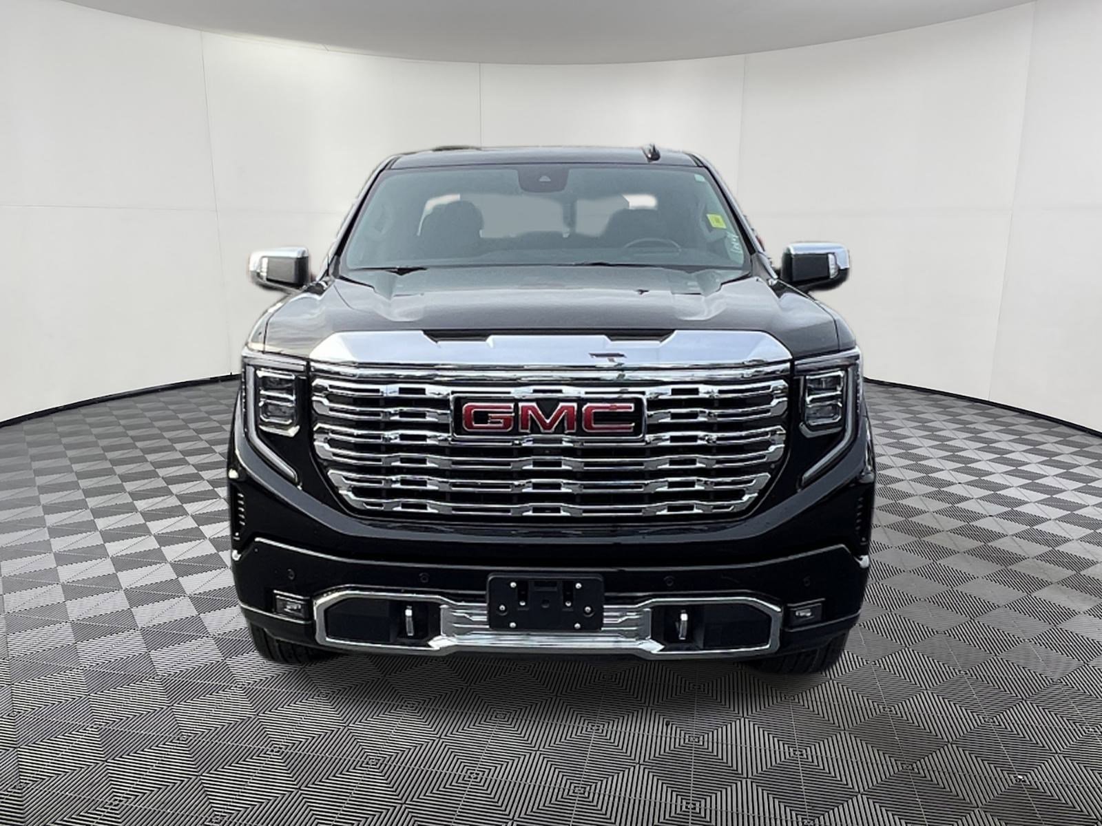 Used 2024 GMC Sierra 1500 Denali AWD/4WD image 2