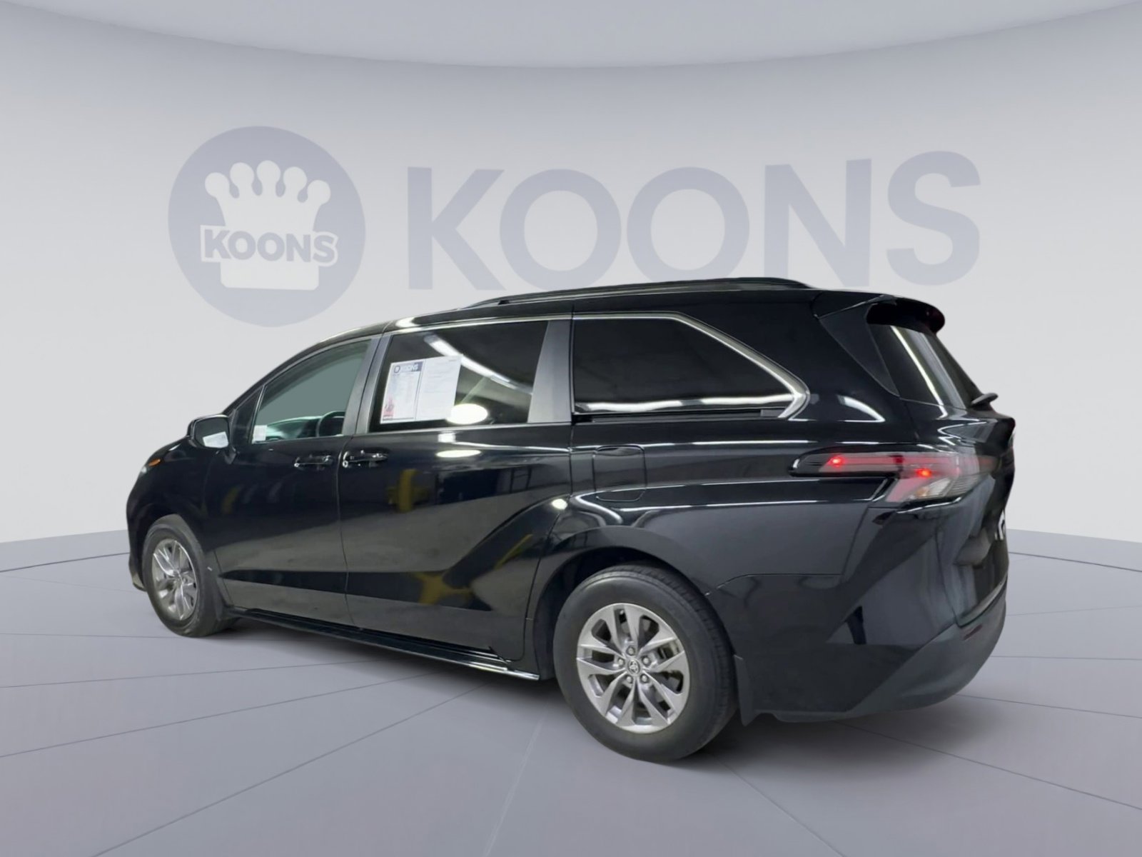 Used 2023 Toyota Sienna LE FWD image 8