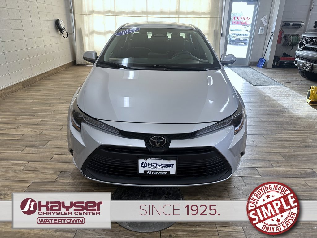 Used 2023 Toyota Corolla LE image 7