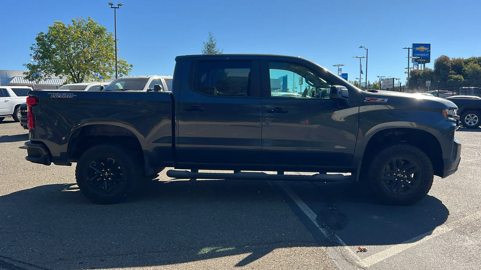 Used 2021 Chevrolet Silverado 1500 LT Trail Boss w/ LPO, Dark Essentials Package AWD/4WD image 4