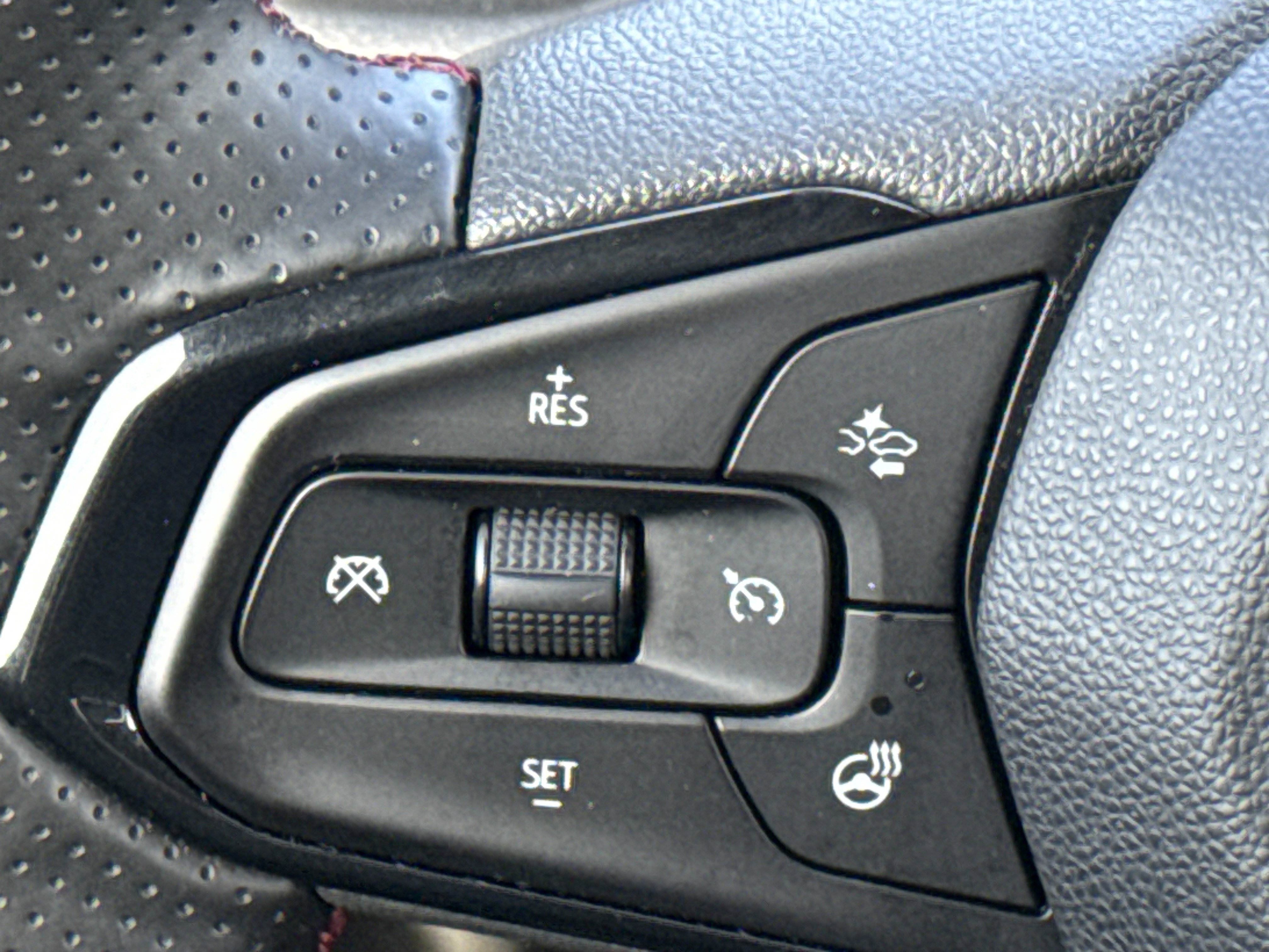 Certified 2025 Chevrolet Trax RS w/ Driver Confidence Package image 26