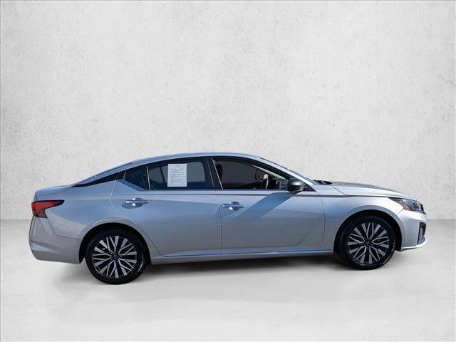 Used 2024 Nissan Altima 2.5 SV image 4