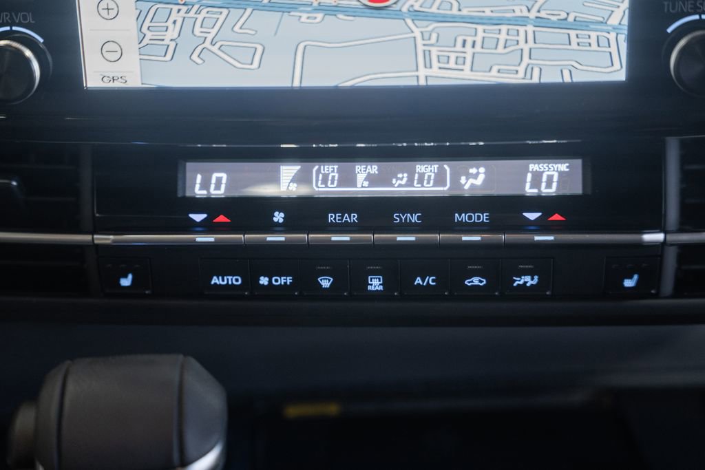 Used 2024 Toyota Sienna XSE w/ XSE Plus Package AWD/4WD image 24