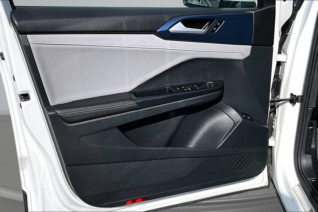 Used 2024 Volkswagen Taos SE image 19