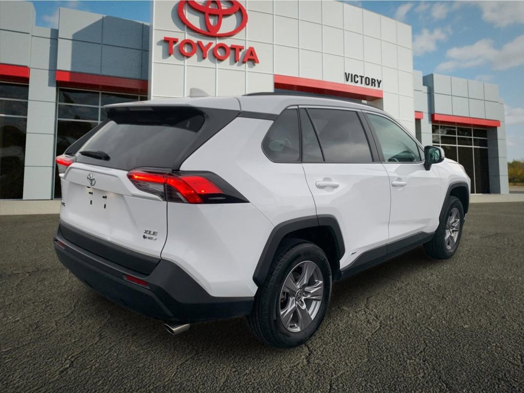Used 2025 Toyota RAV4 XLE image 3