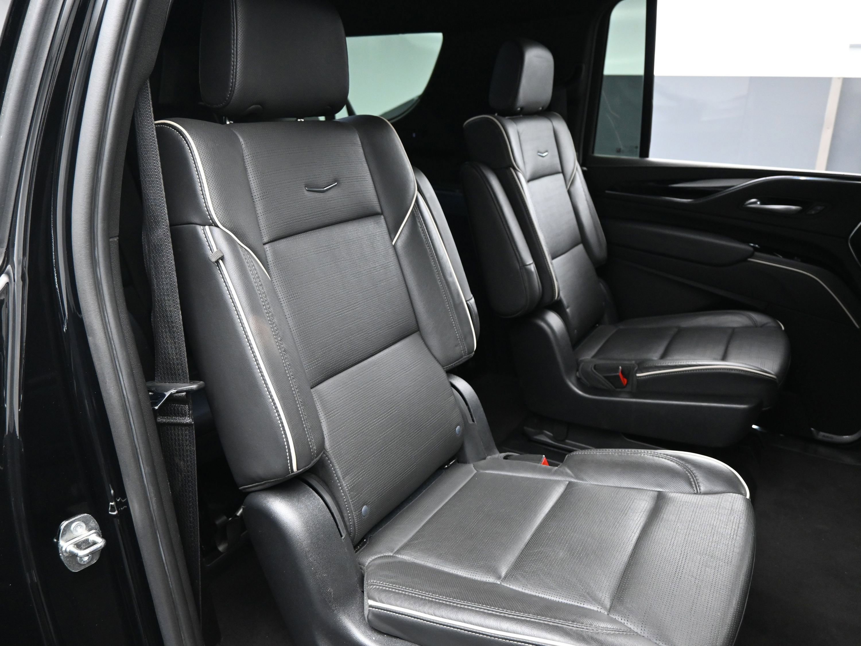 Used 2023 Cadillac Escalade ESV Sport image 8