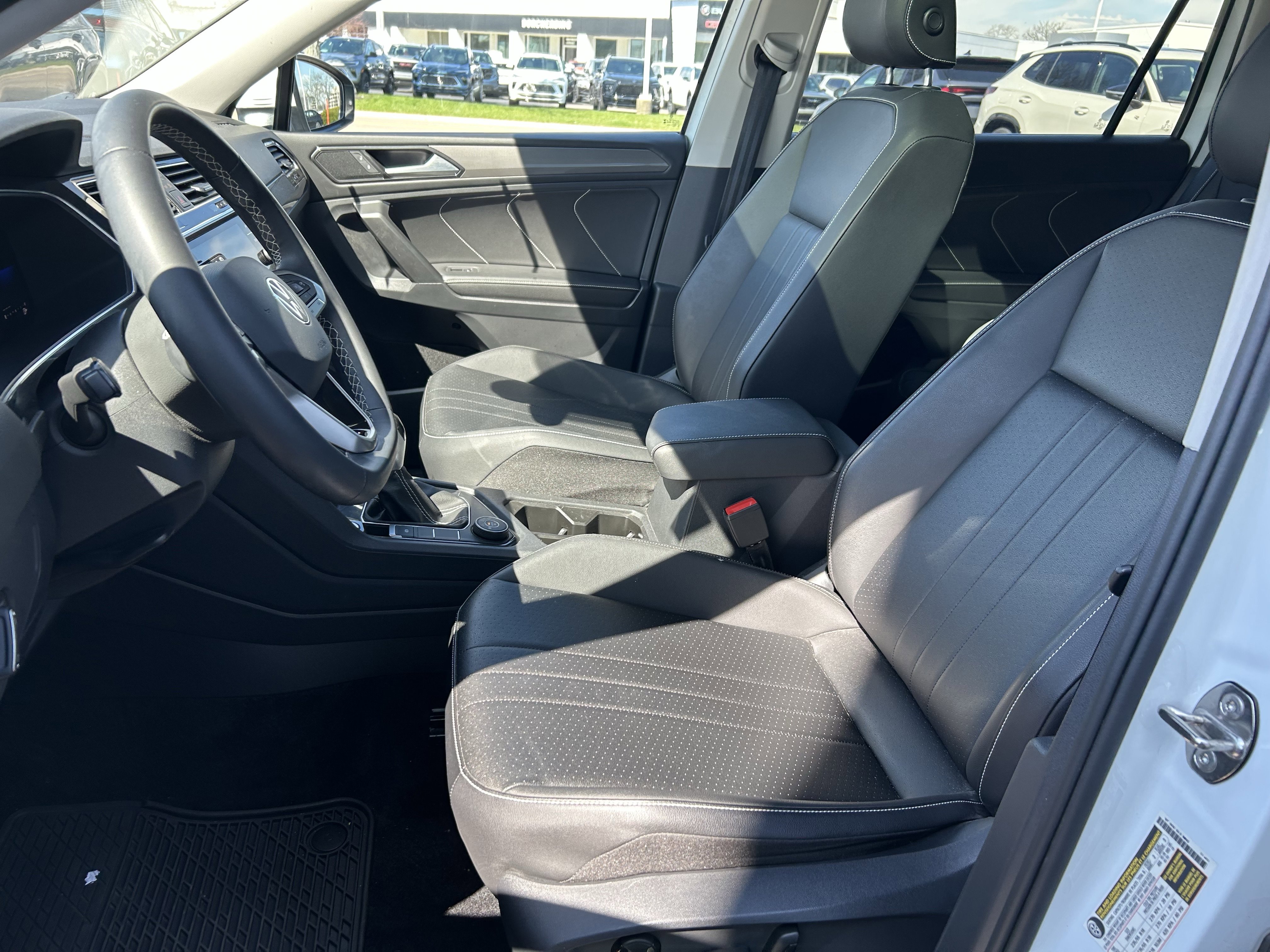 Used 2023 Volkswagen Tiguan SE image 23