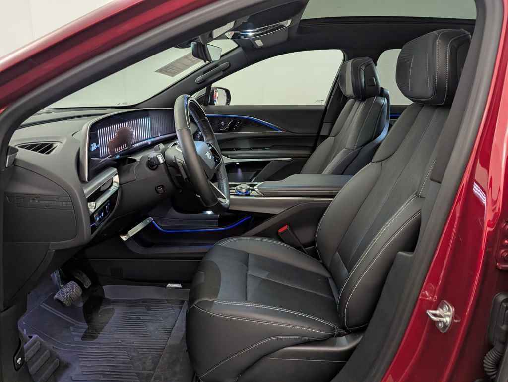 Used 2024 Cadillac Lyriq Luxury w/ LPO, Floor Liner Package image 4