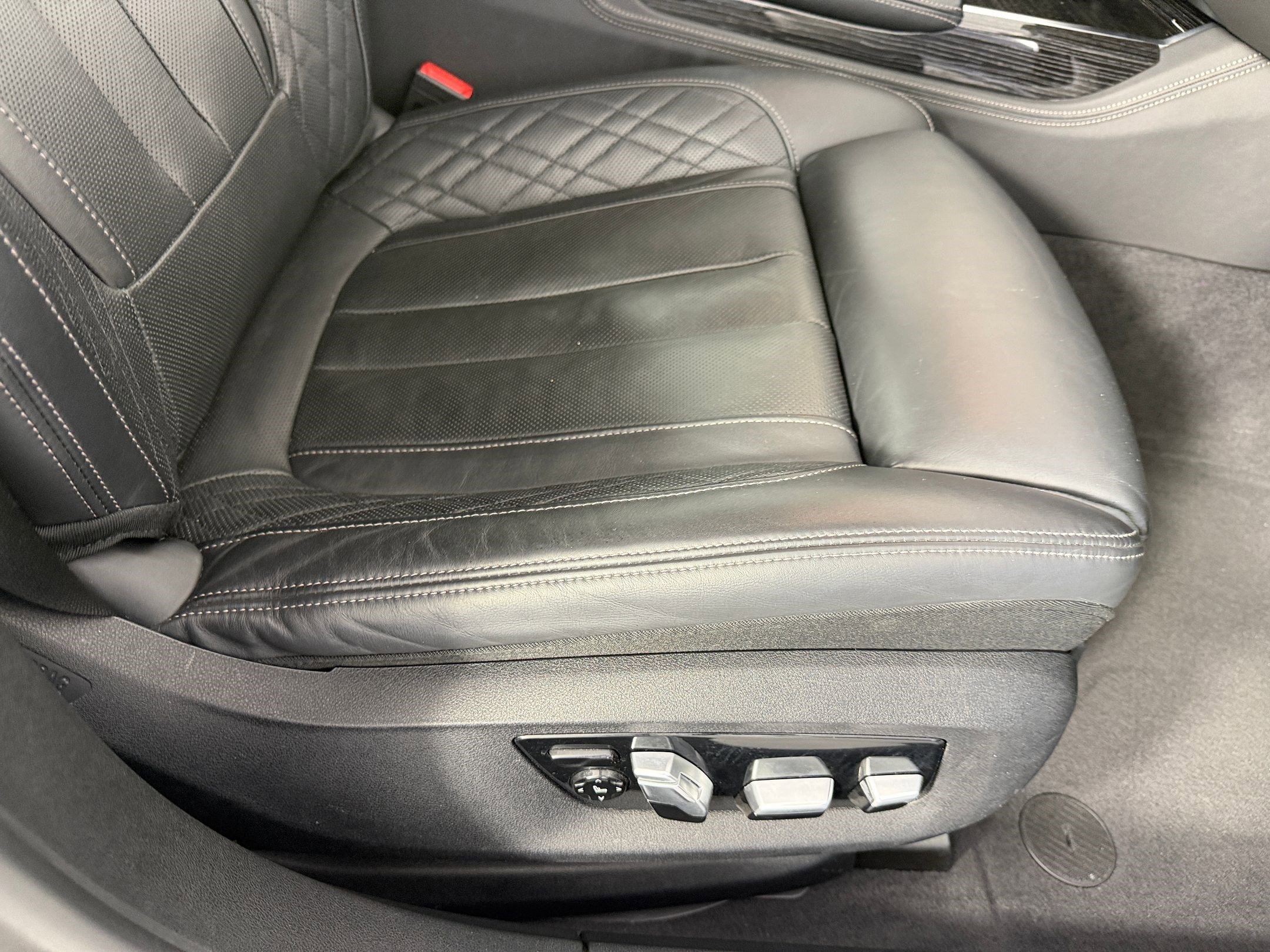 Used 2020 BMW M760i xDrive w/ Luxury Rear Seating Package image 35